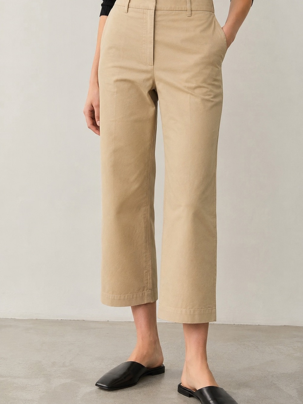Jil Sander Classic Cropped Straight Leg Pants in Khaki